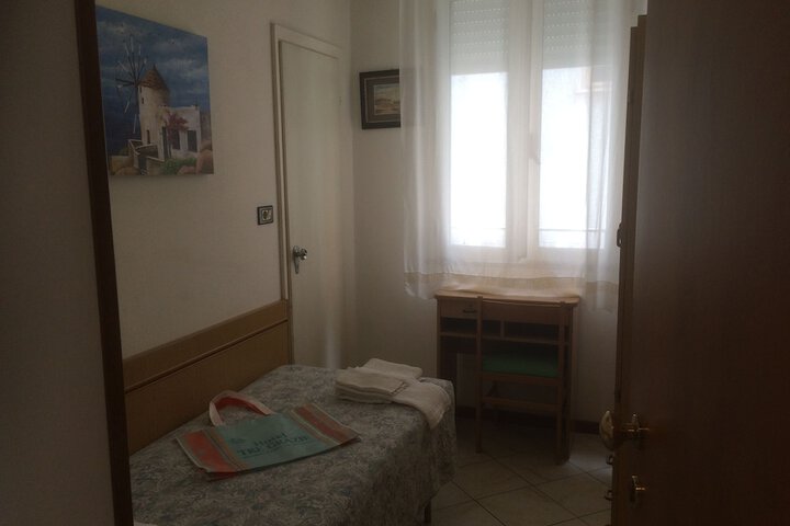 Room 11 of 31