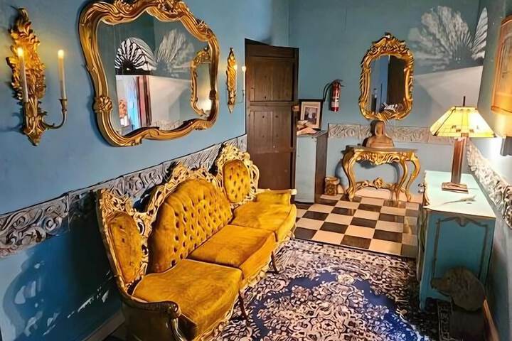 Room 40 of 132