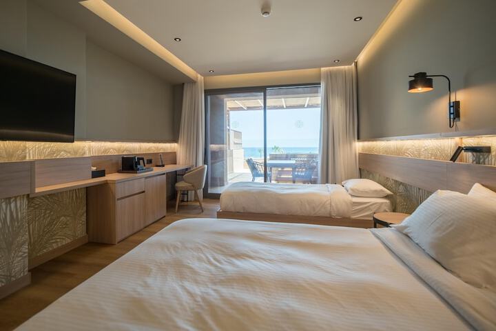 Room 169 of 328