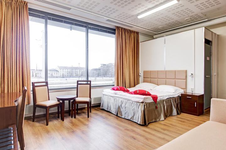 Room 11 of 36