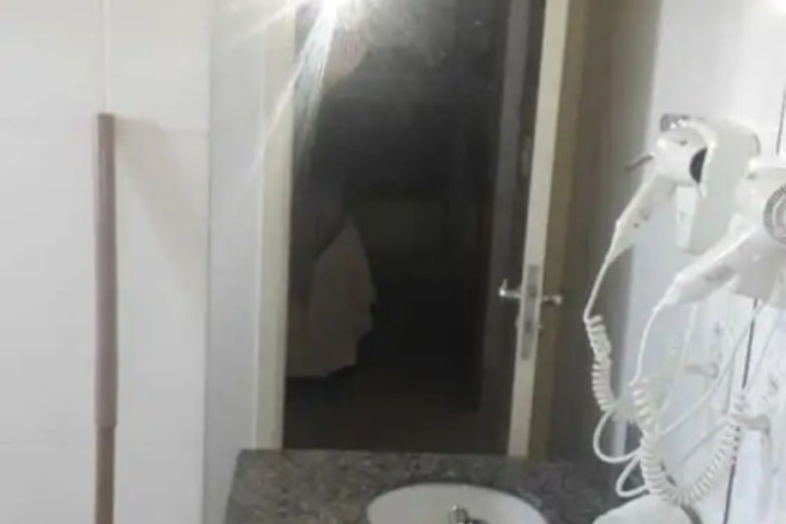 Room 6 of 27