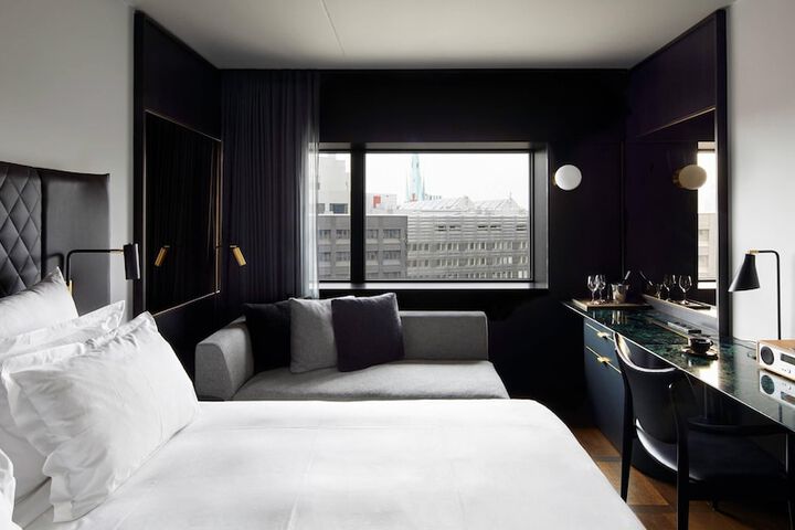 Room 40 of 90