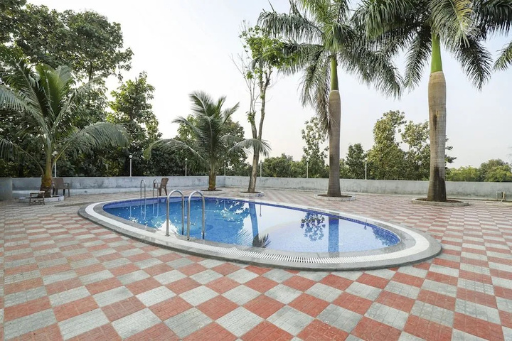 Pool 13 of 17