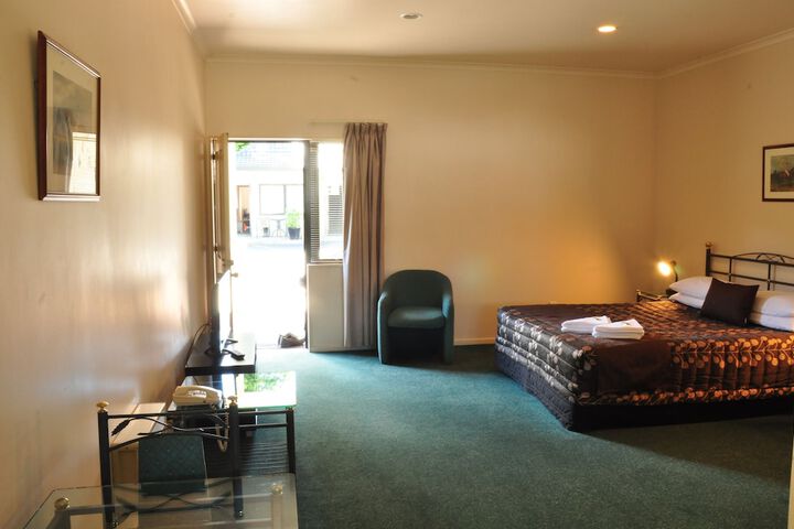Room 5 of 32