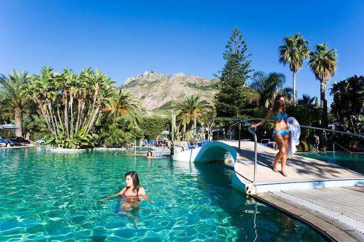 Hotel Pool