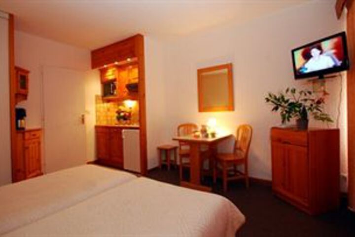 Room 12 of 30