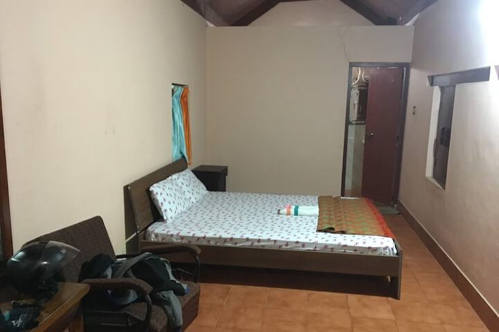 Room 5 of 18