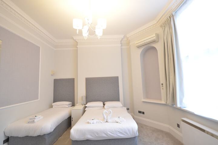 Room 78 of 371