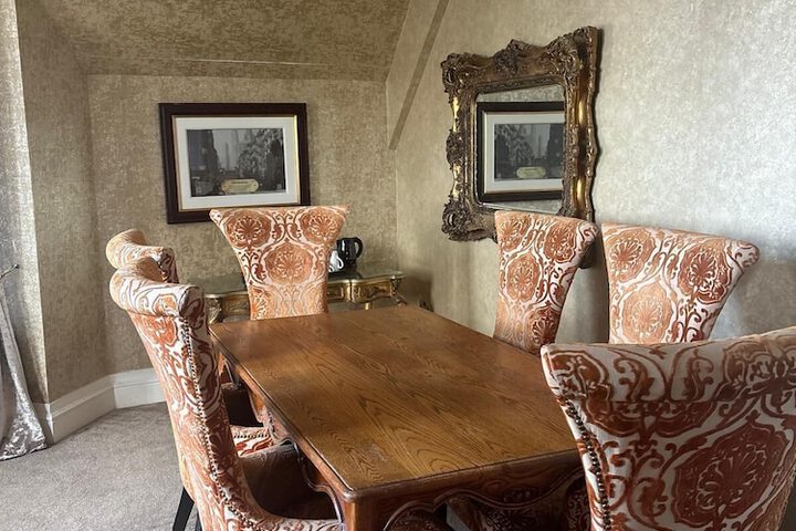 Room 100 of 171