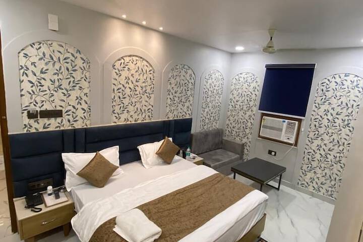 Room 10 of 14