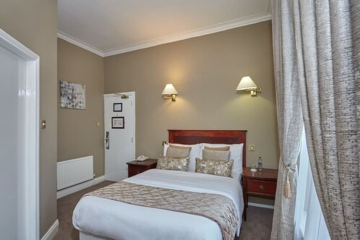 Room 9 of 50