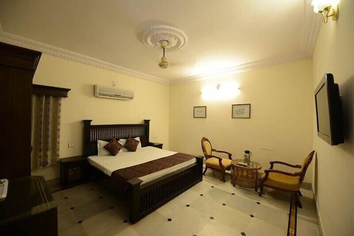 Room 7 of 26