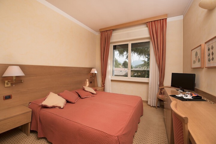 Room 18 of 114