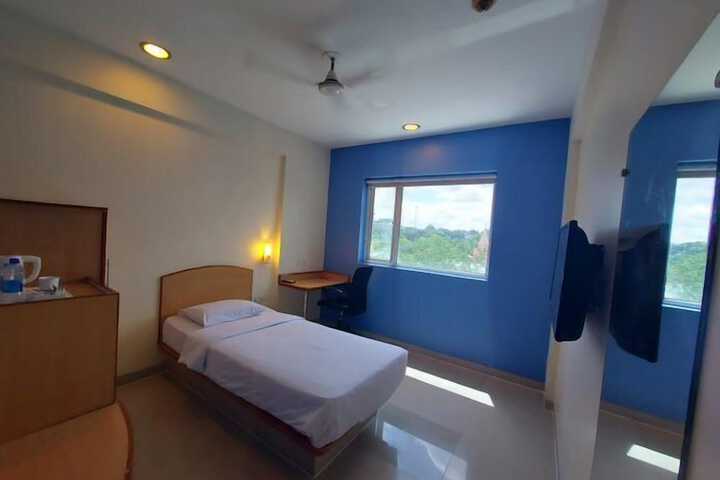 Room 25 of 48