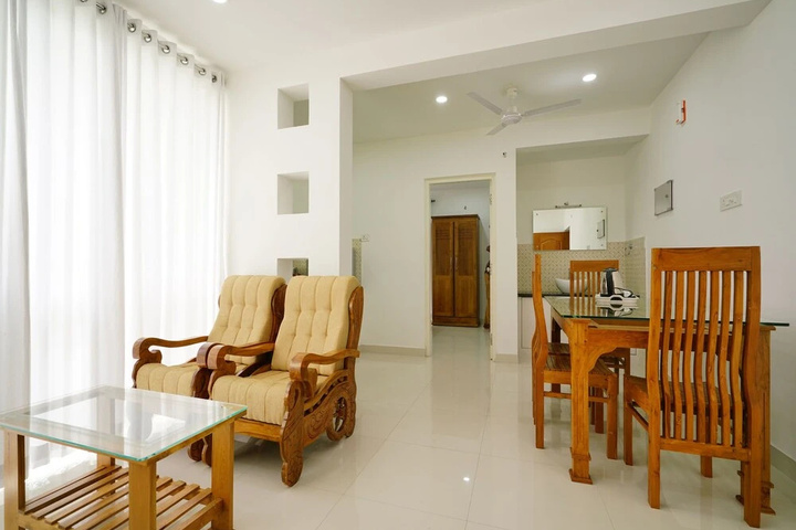 Room 4 of 12