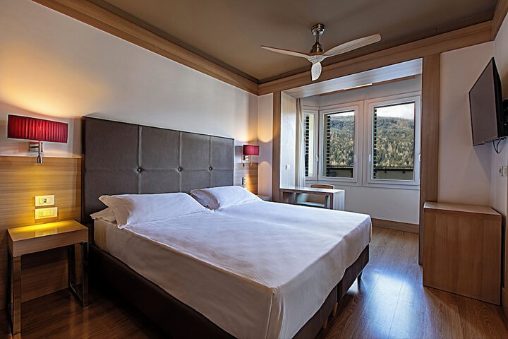 Room 10 of 30
