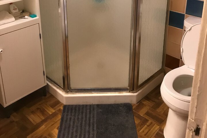 Room 21 of 34