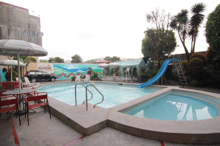Hotel Pool