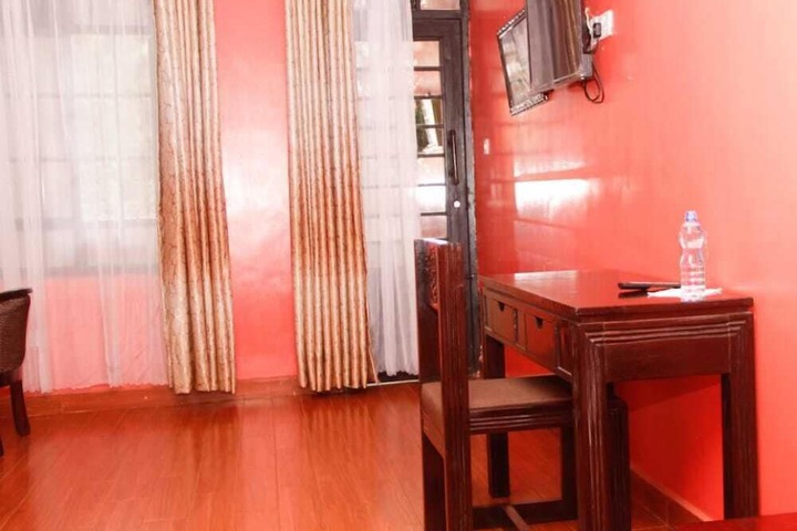 Room 5 of 13