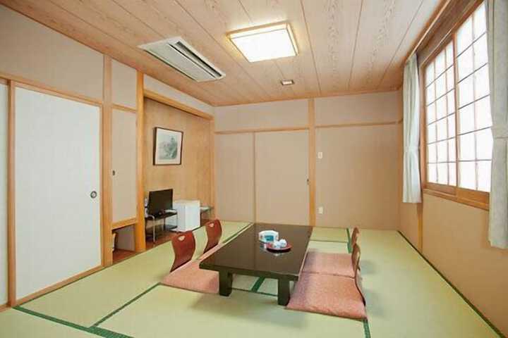 Room 6 of 49