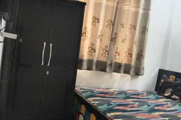 Room 8 of 37