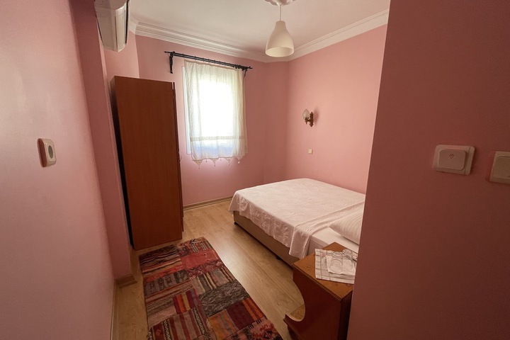 Room 27 of 64