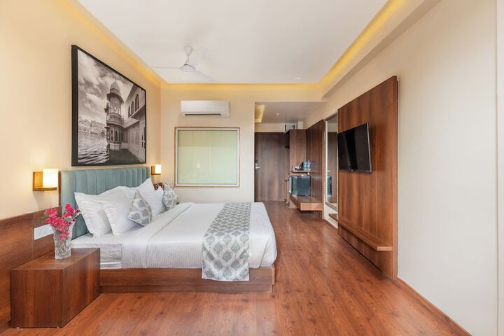 Room 13 of 27