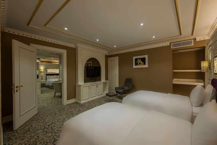 Room 18 of 52