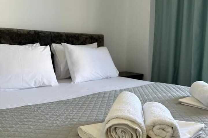 Room 2 of 96