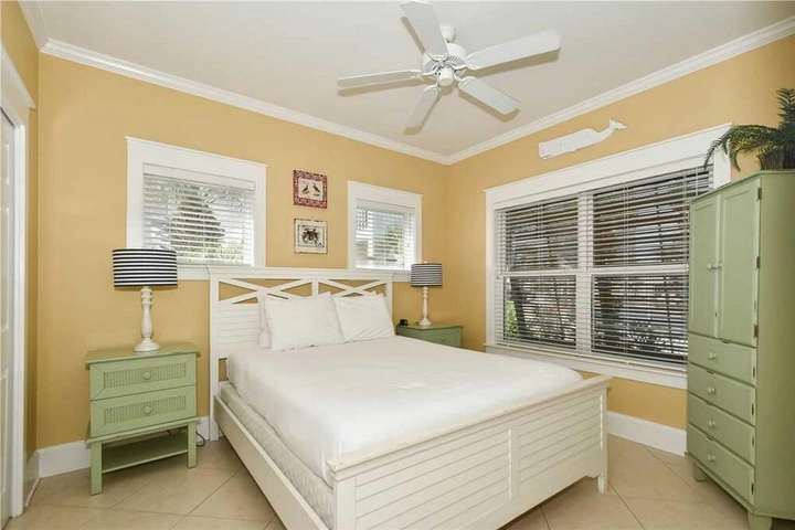 Room 4 of 17