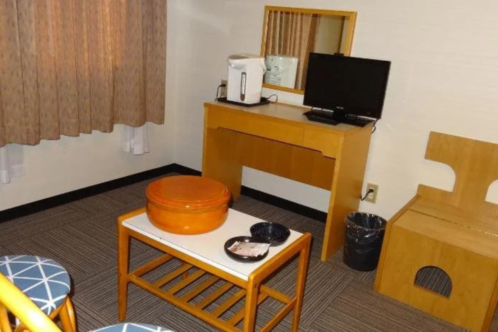 Room 8 of 25