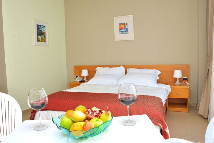 Room 14 of 38