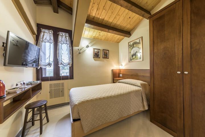 Room 15 of 50
