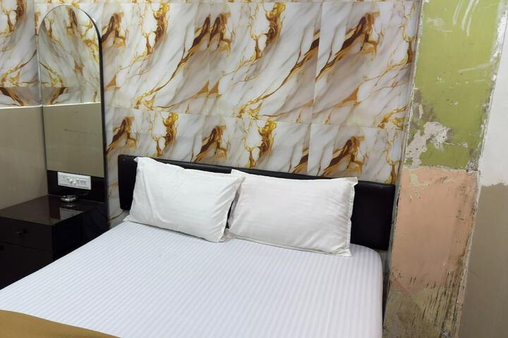 Room 2 of 7