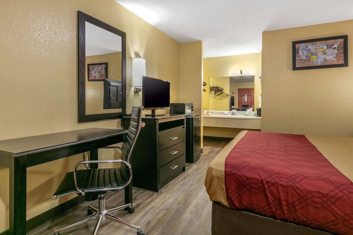 Room 15 of 27