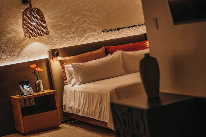 Room 28 of 165