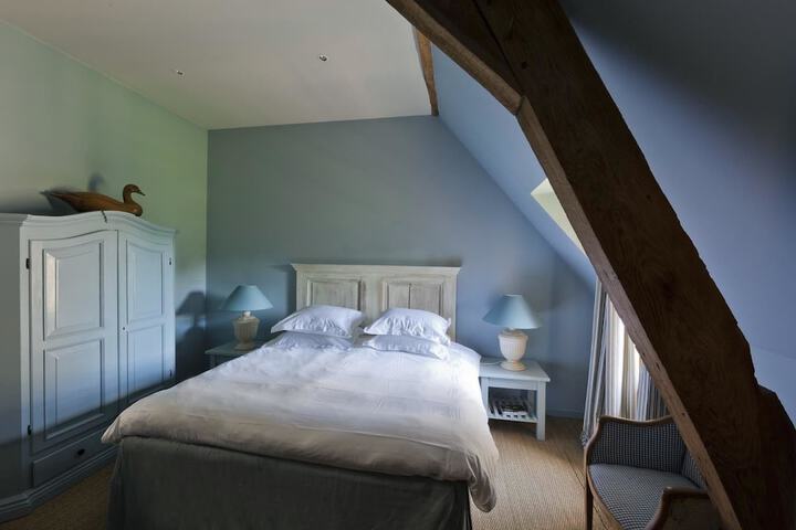 Room 3 of 40