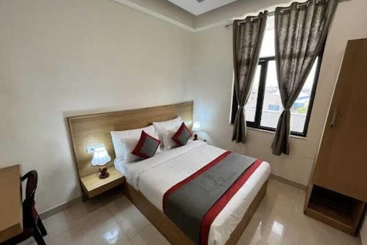Room 3 of 20