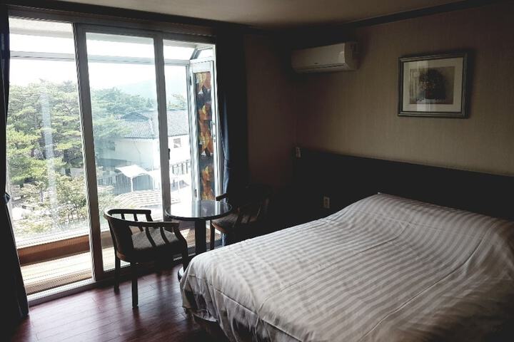 Room 7 of 68