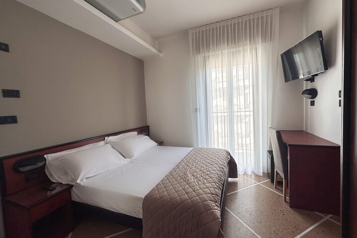 Room 16 of 50
