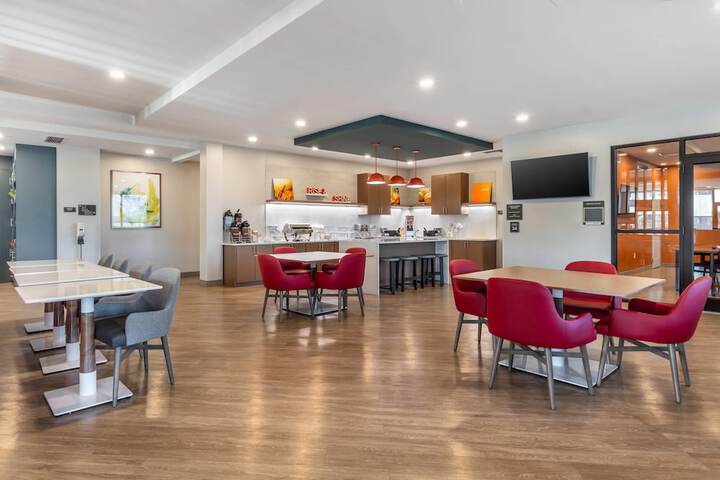 Breakfast/Coffee Service 31 of 38