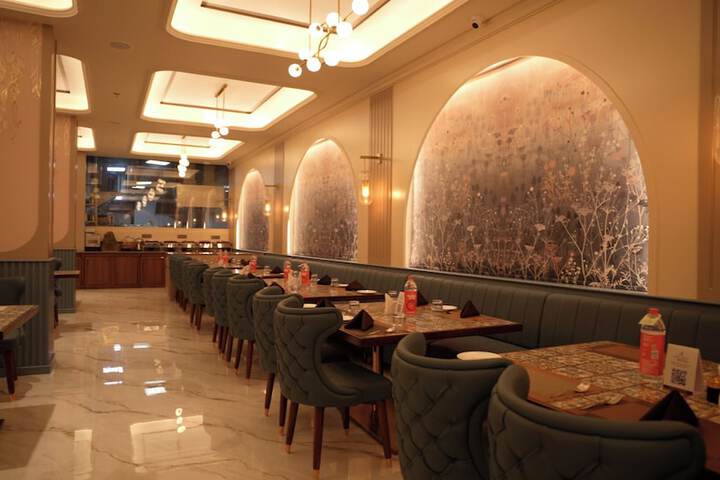 Dining 63 of 87