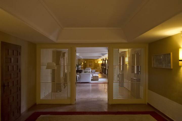 Ballroom/Hall 34 of 60
