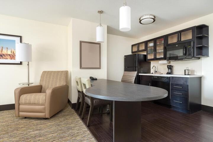 1 Queen Studio Suite (2 of 11)