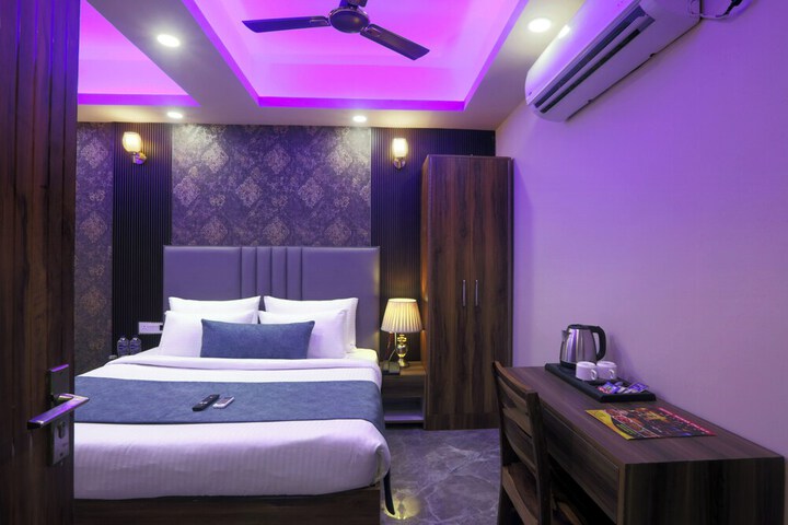 Room 13 of 17