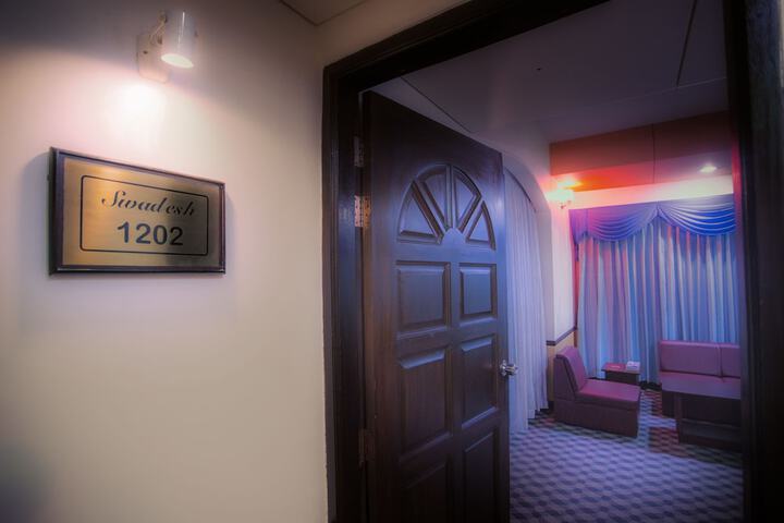 Room 16 of 64