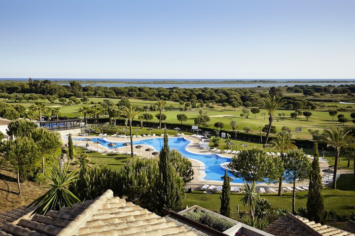 Hotel with Pool