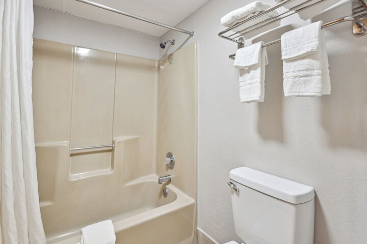 Room 21 of 34