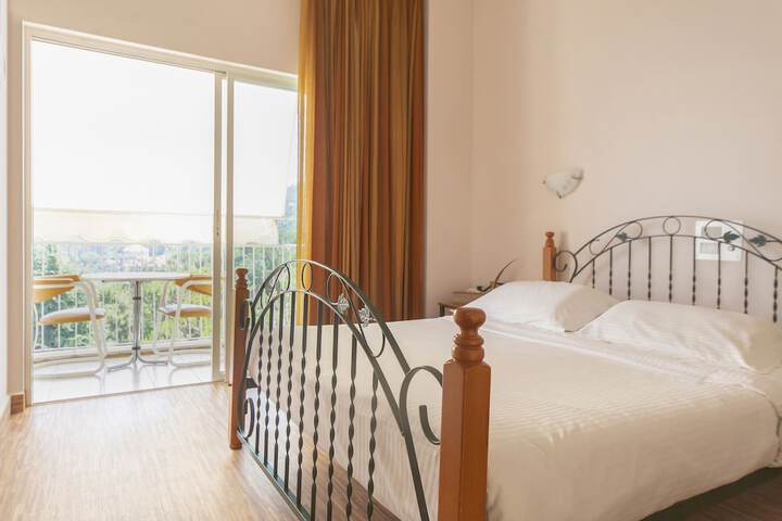 Room 6 of 21