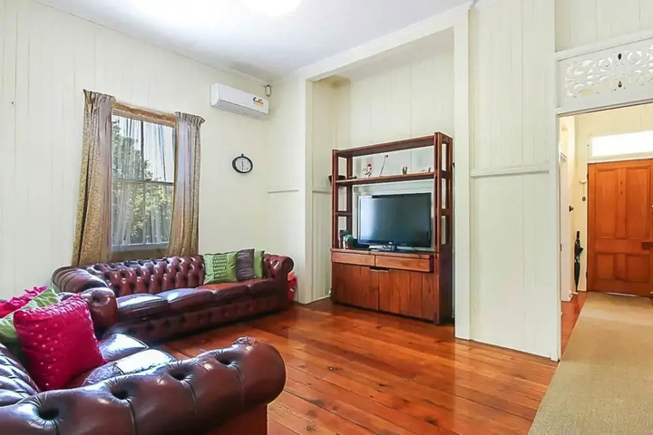 Room 3 of 10